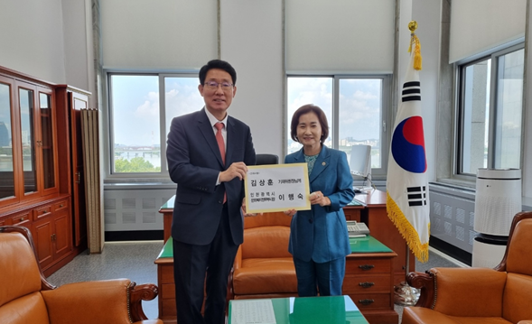 인천시(시장 유정복)는 9월 5일 이행숙 인천시 문화복지정무부시장(이하 '정무부시장')이 국회를 방문해 국비 반영 등을 건의했다.
