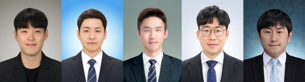 (왼쪽부터) 인하대학교 화학공학전공 박사과정 박재서 학생, 석박사통합과정 박지용 학생, 재료연구원 김태훈 박사, 인하대(현 미국 NREL 연구소) 김재호 박사, 양승재 교수