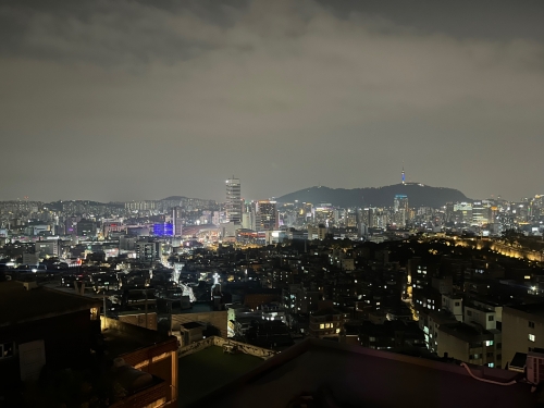 창신동 절벽마을에서 보이는 도심 야경. 사진=김유영 기자