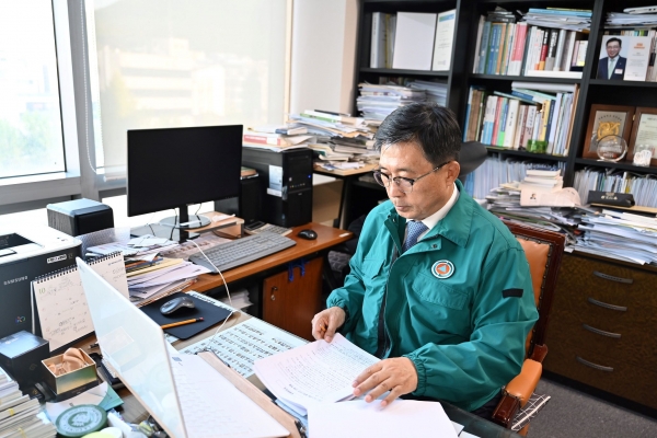 중동 무력 충돌 관련 긴급점검회의 주재하는 김춘진 한국농수산식품유통공사 사장