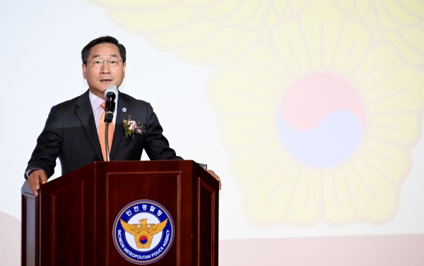 유정복 인천광역시장이 18일 인천경찰청에서 열린 '제78주년 경찰의 날 기념식'에서 축사를 하고 있다.