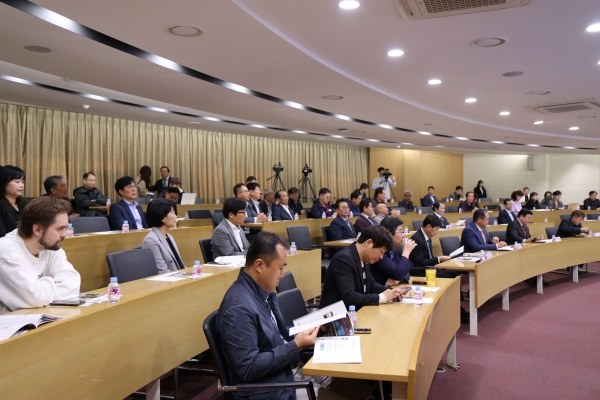 경복대학교(총장 전지용)는 지난 10월 31일 남양주캠퍼스 우당관 국제회의실에서 경기도경제과학진흥원과 '중소제조기업을 위한 디지털 트랜스포메이션 혁신 세미나'를 개최했다.