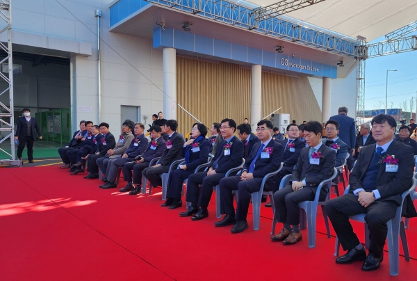 평택항 수소교통복합기지 준공식이 평택시 포승읍 만호리에 위치한 경기평택항만공사 포승 국가산업단지 부지에서 10일 개최됐다.(사진제공=경기평택항만공사)
