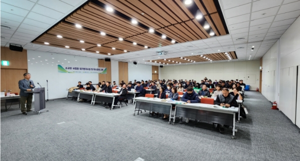 인천시는 11월 14일 송도컨벤시아에서 지역 중소 사업장 150개 사를 대상으로 탄소중립 2차 교육을 실시했다.