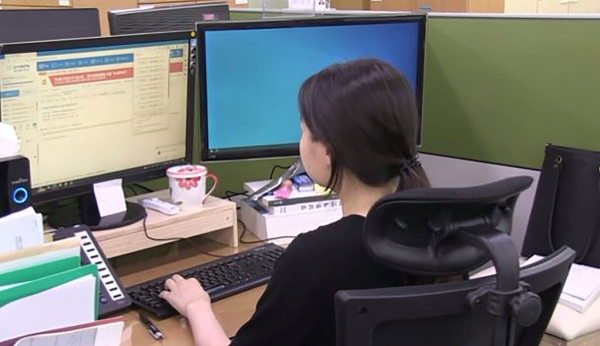 지난해 겨울 성남시청에서 지방행정 체험 중인 대학생(사진제공=성남시)