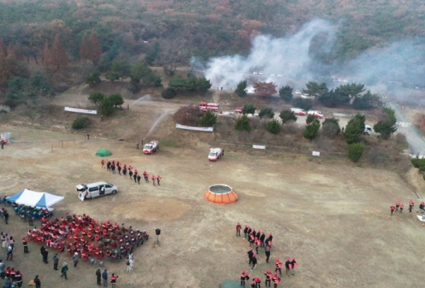 인천시는 11월 23일 계양산 남측 일원에서 산림청, 계양소방서, 계양경찰서, 군 부대 등 유관기관과 함께 산불진화자원을 총동원한 '2023년 산불진화통합훈련'을 실시했다.