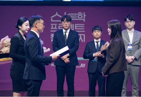 산업통상자원부장관상을 수상하는 장소원 씨(사진제공=한국산업기술진흥원)