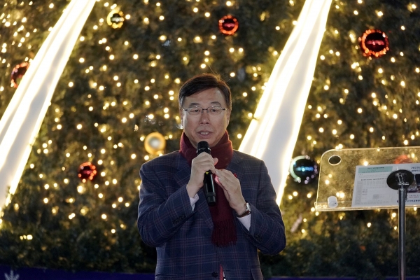 신상진 성남시장은 25일 야탑역 미관광장에서 열린 '2023년 성남시 트리 점등식'에 참석했다.