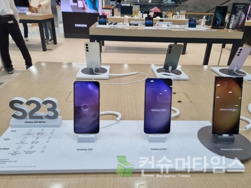 갤럭시 S23 시리즈. [사진 = 김윤호 기자]