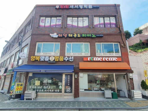 ▲ 성동구 무학봉길 일대 깔끔하게 정비된 간판 모습