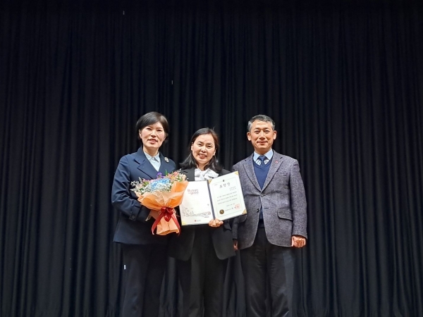 공무원연금공단(이사장 김동극) 부산지부는 19일 '2023년 부산자원봉사자대회'에서 부산광역시장 표창을 수상했다.