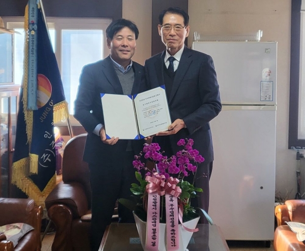 (좌측) 한국가스안전공사 곽채식 안전관리 이사, (우측) 중구엘피지합동판매 송치국 대표