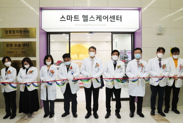 한림대학교동탄성심병원(병원장 노규철)은 12월 26일 암통합지원센터․로봇수술센터․기능의학센터를 통합한 스마트헬스케어센터(센터장 외과 김종완 교수)를 개소했다.