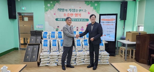 (좌측부터) 인천대 김동원 대외협력처장, 계양구다문화가족지원센터 권도국 센터장
