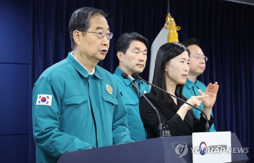 한덕수 국무총리가 18일 오후 정부서울청사에서 의대정원 증원 필요성 및 의사 집단행동과 관련한 대국민 담화문을 발표하고 있다.(사진=연합뉴스)