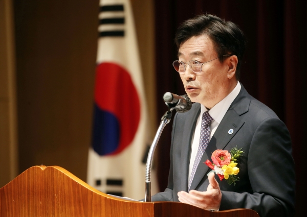 윤원석 제8대 인천경제자유구역청장의 취임사 모습