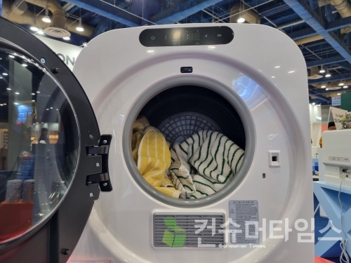 앳홈 미닉스 미니 건조기 내부. [사진 = 김윤호 기자]