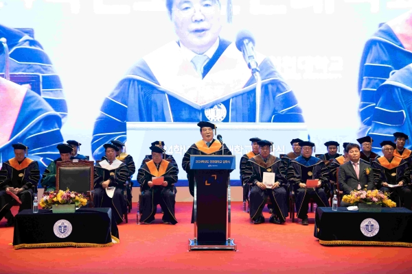 국립 인천대학교(총장 박종태)는 '2024학년도 입학식'을 4일 인천대학교 송도캠퍼스 대강당에서 개최하고 신입생들의 새로운 시작을 축하했다.
