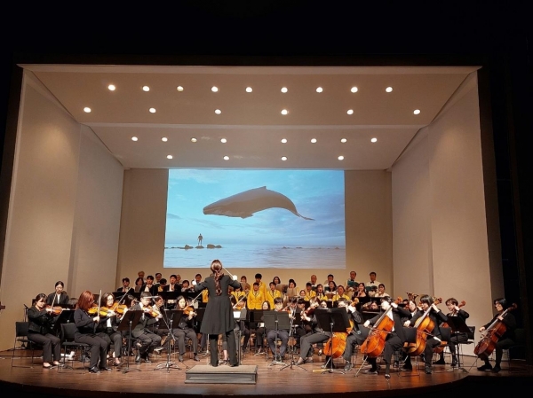 경기도가 추진 중인 '경기지피티(GPT) 추진계획(로드맵)' 중 하나인 '경기도 AI 창작단'의 두 번째 시범사업 '경기도 AI 음악창작단'의 예술활동 교육 결과물 성과공유회가 지난 2월 28일 경기아트센터 소극장에서 성황리에 개최됐다.