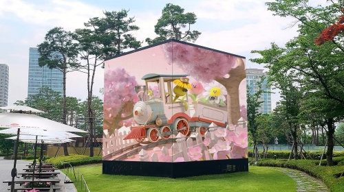 롯데월드타워 미디어큐브에 싱그러운 봄 기운이 느껴지는 'Journey into Spring' 미디어아트가 송출되고 있다.