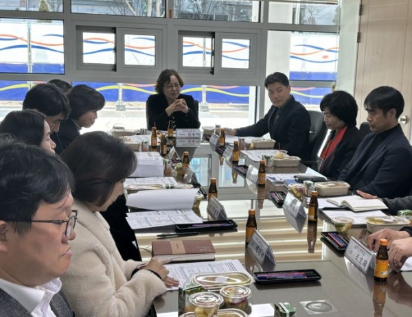 경기도교육청(교육감 임태희)이 8일 김포 솔터고등학교의 안정적인 교육과정 운영과 학생의 학습권 보장에 적극 힘써 나가기로 했다.