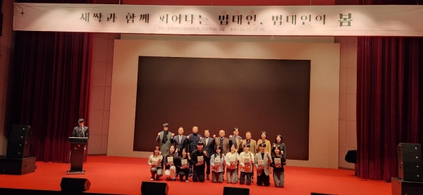 인천대학교 법학부가 작년에 이어 2024학년도 신학기에도 인천대학교 전체 구성원들의 이목을 집중시킨 대형 행사를 성공리에 개최하면서 참석자들로부터 높은 호응과 박수 갈채를 받았다.