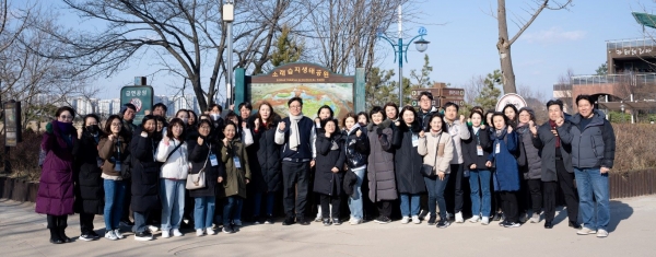 도성훈 인천시교육감은 8일 소래습지생태공원에서 인천시교육청교육연수원 6급 핵심인재 양성과정 교육생들과 함께하는 걷기 행사에 참여했다.