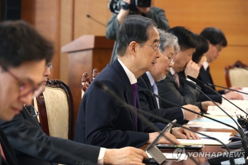 한덕수 국무총리가 13일 오후 서울 종로구 정부서울청사에서 열린 미디어·콘텐츠 산업융합 발전위원회에 참석해 발언하고 있다.