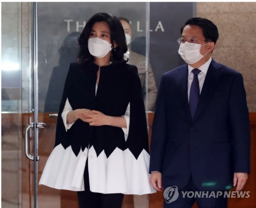 이부진 호텔신라 사장이 2020년 호텔신라 정기 주주총회에 참석한 뒤 주총장을 나서고 있는 모습. 사진=연합뉴스