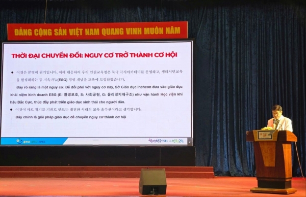 도성훈 인천시교육감은 5일 베트남 호치민국립사범대학에서 학생 및 교직원 3백여 명을 대상으로 '디지털 대전환 시대를 위한 교육의 방향'을 주제로 강연했다.
