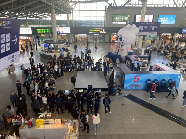 2024년 3월 부산역에서 롯데자이언츠 팝업존을 열었다.