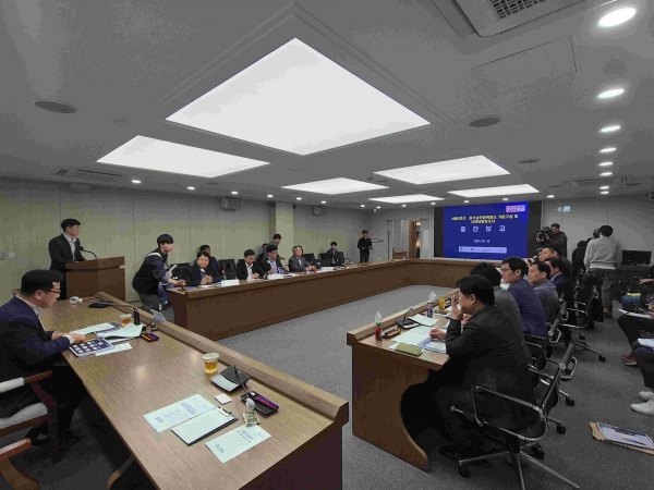 성남시와 용인·수원·화성시가 참석하는 '서울 3호선·경기남부광역철도 기본구상 및 사전 타당성조사 용역' 중간보고회가 16일 수원시청에서 열리고 있다.