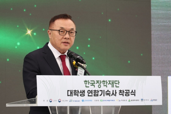 황주호 한수원 사장이 참가내빈에게 축사를 전하고 있다.