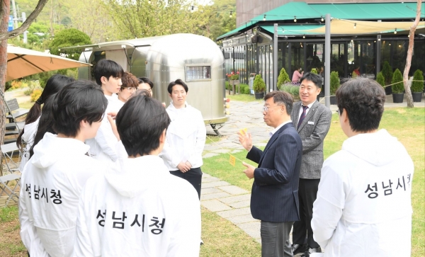 신상진 성남시장은 22일 성남시청 직장운동부 빙상팀과 관내 식당에서 오찬을 함께했다.