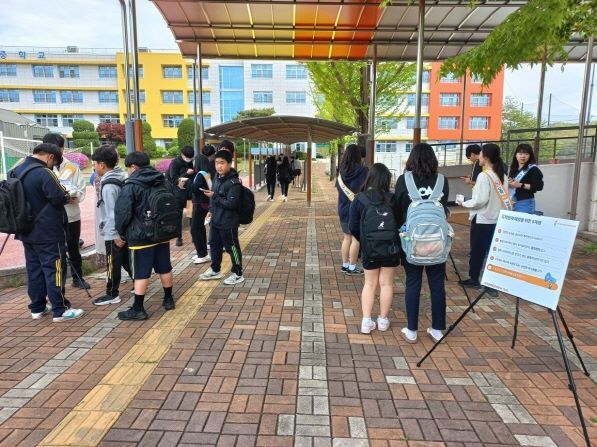 경기도교육청(교육감 임태희)이 22일 오전, 고양시 원당중학교에서 도박예방·근절을 위한 노박(No박) 캠페인을 펼쳤다.