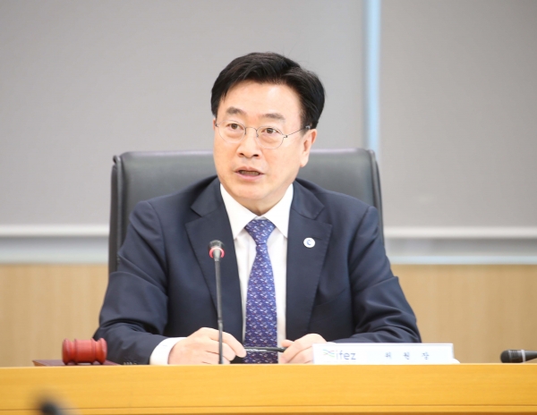 윤원석 인천경제청장의 발언 모습.