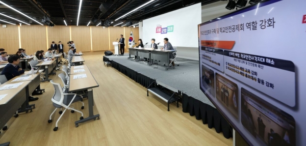 경기도교육청이 경기도학교안전공제회와 함께 외부 위협으로부터의 교육활동 보호와 학교안전인프라 조성, 학교안전공제회 역할 강화를 통한 안전한 학교 만들기 사업을 확대 추진한다.