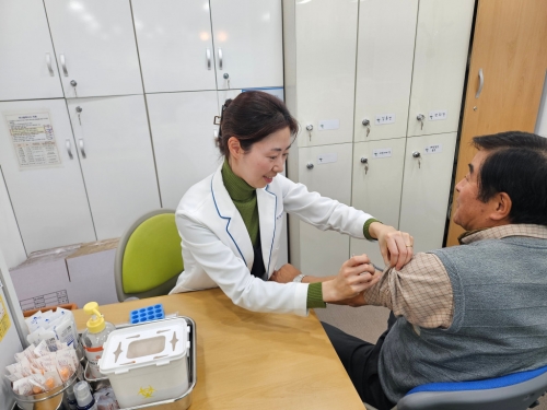 ▲ 성동구가 내달 1일부터 65세 이상 어르신 대상포진 예방접종을 지원한다. [사진= 성동구 제공]