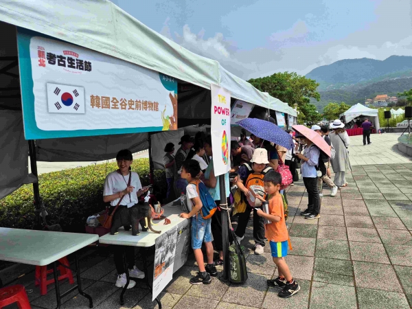 축제 부스 운영 모습(사진제공=경기문화재단 전곡선사박물관)