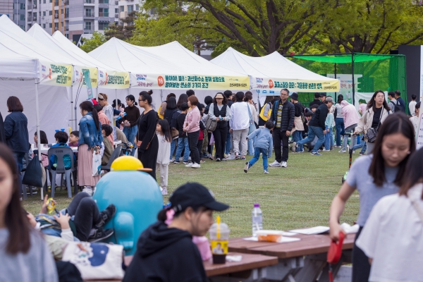 인천시와 인천대 인천과학문화거점센터(센터장 한기순, 인천대학교 창의인재개발학과 교수)는 지난 4월 21일 과학의 날을 맞아 인천시 전략산업과 연계해 모든 인천인이 즐길 수 있는 과학 피크닉 축제 '과학아, 놀자!'를 개최했다.