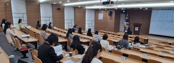 경기도교육청(교육감 임태희)이 29일 국립국제교육원에서 기초학력 학교맞춤선택제 지원을 위해 '경기 기초학력 선도교원 역량강화 학습공동체(이하 학습공동체)'를 운영한다.