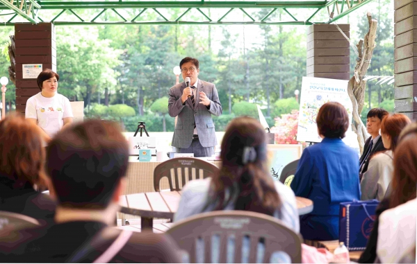 도성훈 인천시교육감은 29일 인천시교육청북구도서관 잔디광장에서 부평구 시민소통참여단과 소통간담회를 가졌다.