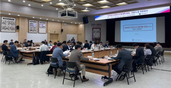 인천시는 시민들이 이해하기 쉬운 정책 중심의 '2040년 인천도시기본계획'을 수립하기 위해 도시계획, 교통, 환경, 경제, 사회·문화 등 각계 각층의 전문가 자문단을 구성했다.