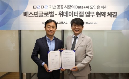 장인수(왼쪽) 베스핀글로벌 한국 대표와 권건우 위데이터랩 대표