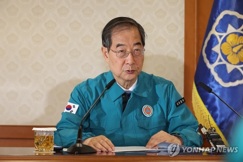 한덕수 국무총리가 10일 서울 종로구 정부서울청사에서 열린 의사집단행동 중앙재난안전대책본부 회의를 주재하고 있다.