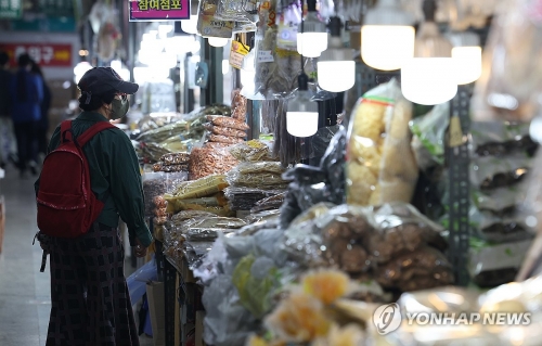 고물가에 쪼그라든 가계…가구 실질소득 7년 만에 최대 감소