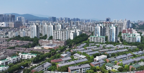 1기 신도시(분당·일산·평촌·중동·산본)에서 재건축을 가장 먼저 추진할 선도지구로 올해 2만 6천가구 이상이 지정된다. 이 중 규모가 가장 큰 분당 선도지구 물량만 최대 1만2천가구다. 사진=연합뉴스