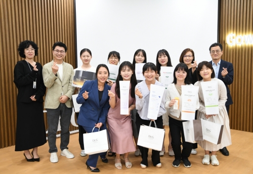 ▲ 닥터지 여자 최고기사 결정전 본선 진출자 및 관계자들이 기념사진을 찍고 있다. [사진= 고운세상코스메틱 제공]
