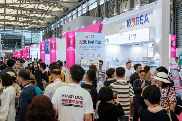 산업통상자원부(장관 안덕근)와 KOTRA(사장 유정열)는 5월 22일 중국 상하이에서 '2024 K-뷰티 상하이'를 개최했다. 한국관 현장 모습.
