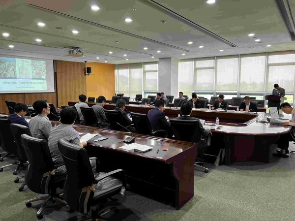 성남시청 3층 산성누리에서 진행 중인 분당신도시 선도지구 민관합동 TF추진단 회의 모습(사진제공=성남시)